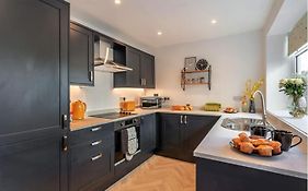 Hg1- 4 Bed House
